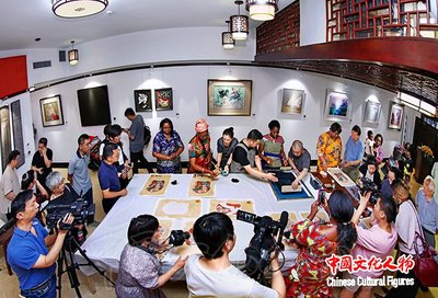 巖彩藝術學會舉辦“巖彩藝境”中外文化交流·巖彩繪畫體驗活動