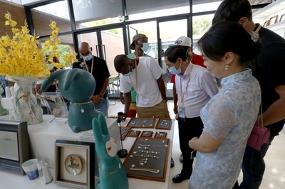“絲路瓷行--天涯共此時”中秋陶瓷文化國際交流活動舉行