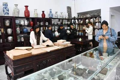 湖北通城:文化藝術(shù)街開(kāi)門(mén)迎“淘客”
