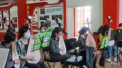 一揉玉弦萬般情,彈支紅曲給黨聽